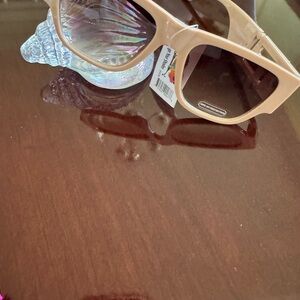 Chic Beige Sunglasses NWT